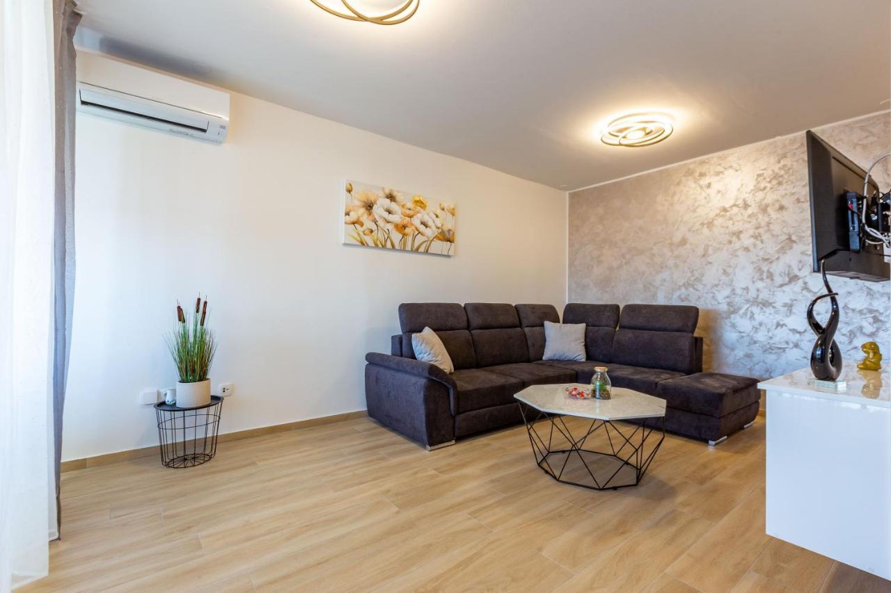 Apolon 2Bdr Apartment With Balcony Zadar Buitenkant foto